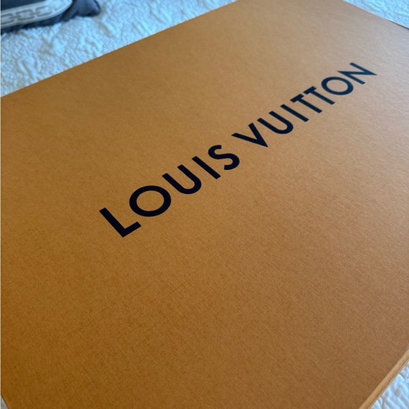 Authentic Louis Vuitton Keepall 55 with shoulder strap 2023 - Picture 16 of 16